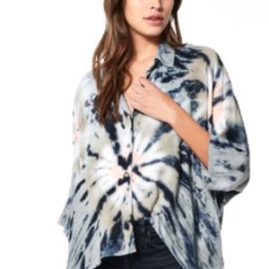 Brand New, Never been worn YFB New Tallia Top in Seagrass Venus size small